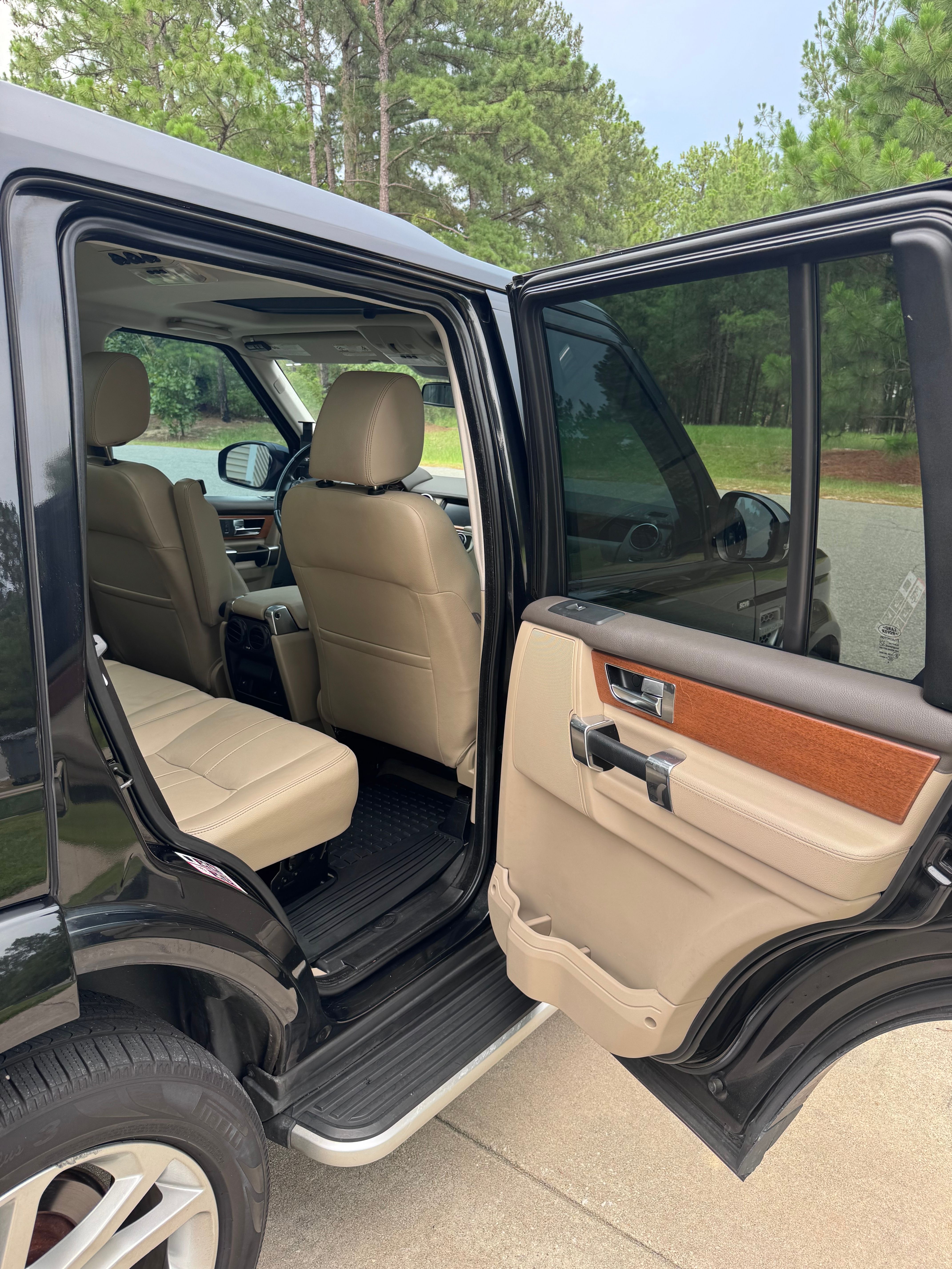 Used 2015 Land Rover LR4 HSE AWD/4WD image 17