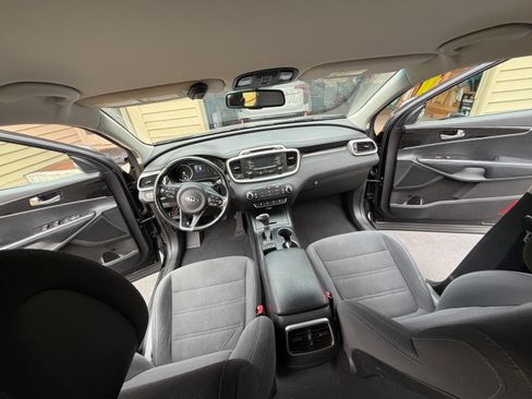 Used 2016 Kia Sorento LX w/ LX Convenience Package image 19