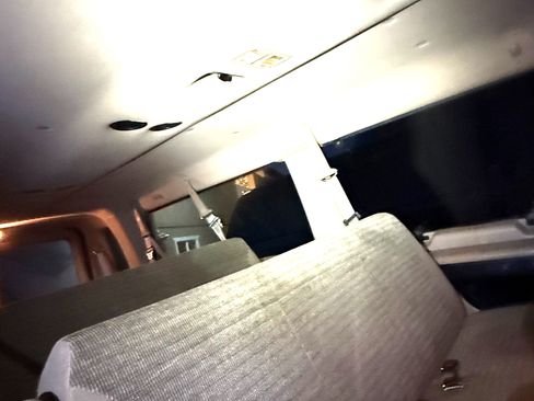 Used 2002 Ford E-350 and Econoline 350 Club Wagon image 25