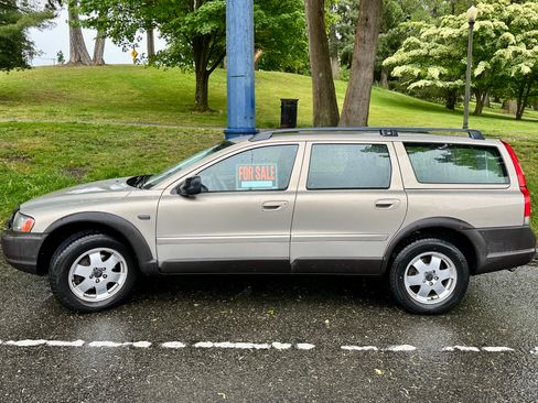 Used 2002 Volvo V70 Cross Country AWD/4WD image 1