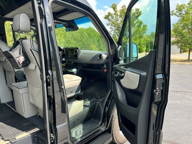 Used 2023 Mercedes-Benz Sprinter 2500 image 9