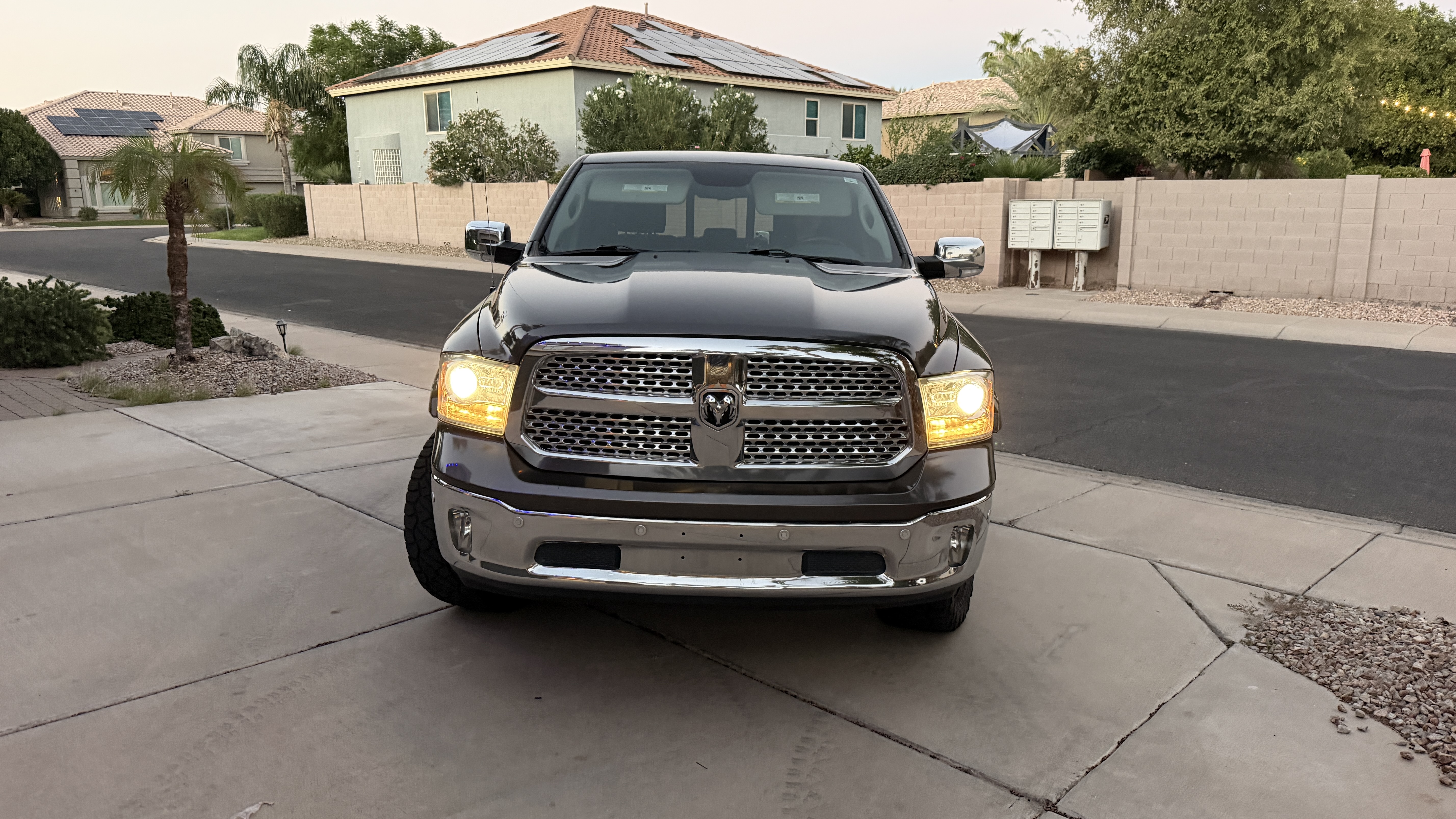 Used 2016 RAM 1500 Laramie AWD/4WD image 5
