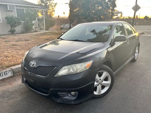 Used 2010 Toyota Camry SE image 1