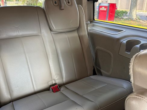 Used 2012 Ford Expedition Limited RWD image 8