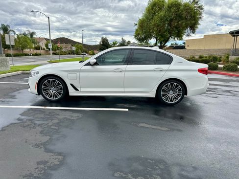 Used 2019 BMW 530e w/ M Sport Package RWD image 6