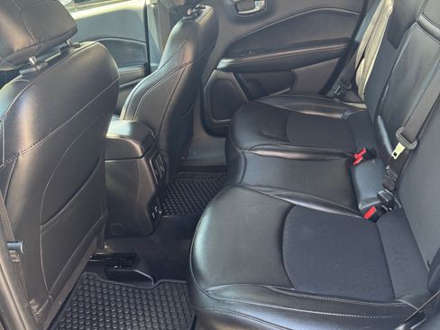 Used 2019 Jeep Compass Latitude w/ Cold Weather Group AWD/4WD image 18