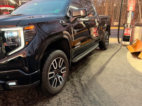 Used 2025 GMC Sierra 1500 AT4 w/ AT4 Premium Package image 5