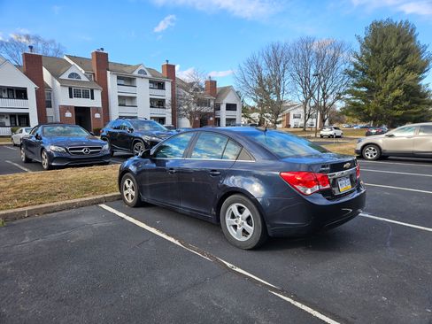 Used 2016 Chevrolet Cruze LT image 6
