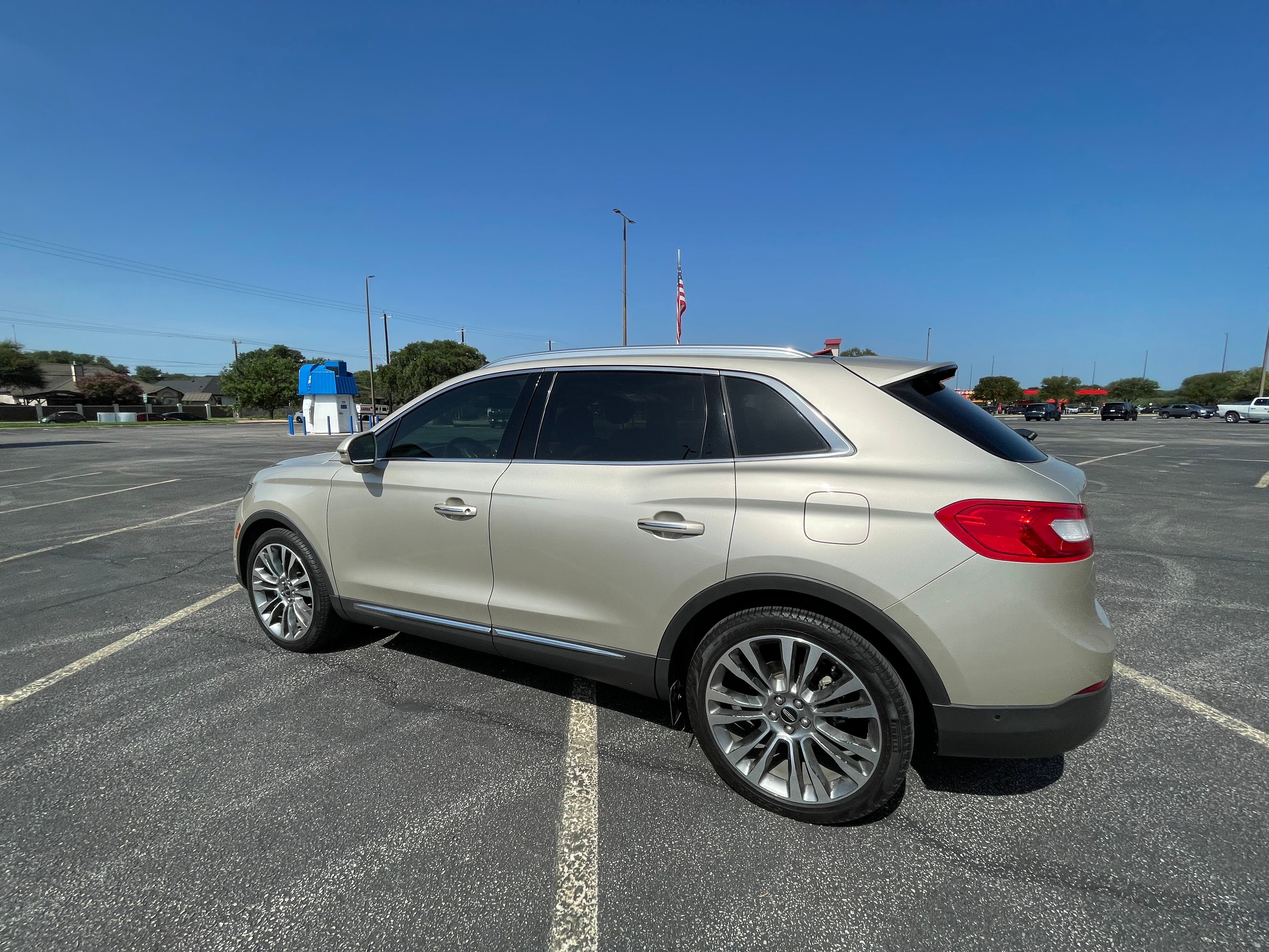 Used 2017 Lincoln MKX Reserve FWD image 10