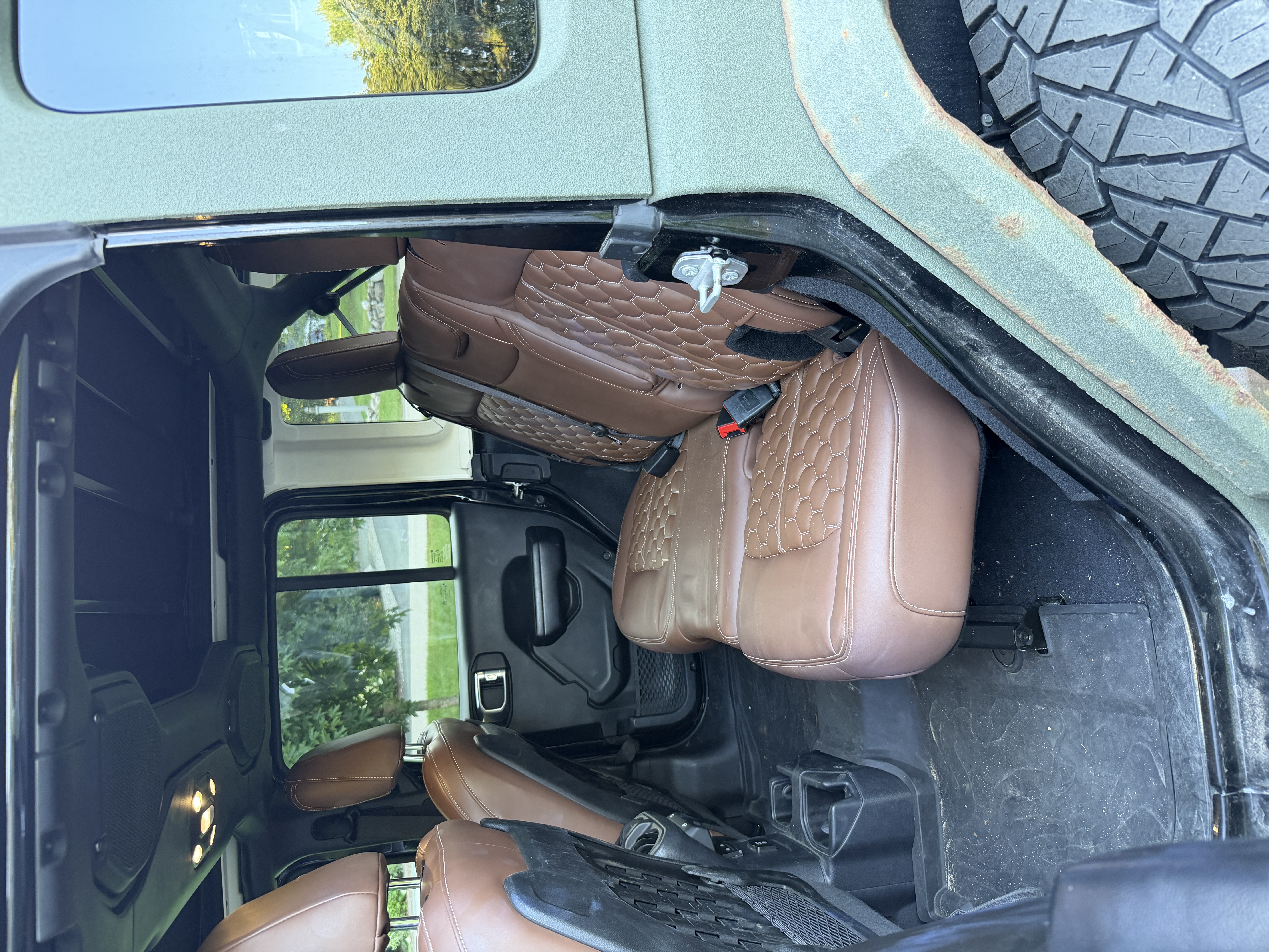 Used 2021 Jeep Wrangler Unlimited Rubicon AWD/4WD image 6