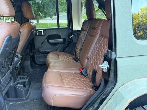 Used 2021 Jeep Wrangler Unlimited Rubicon AWD/4WD image 6