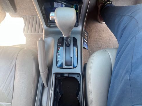 Used 2006 Toyota Camry XLE FWD image 25