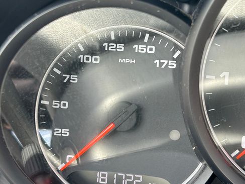 Used 2014 Porsche Cayenne Diesel Platinum Edition image 17