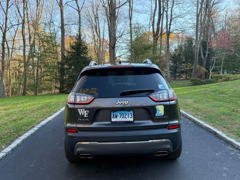 Used 2019 Jeep Cherokee Limited image 24
