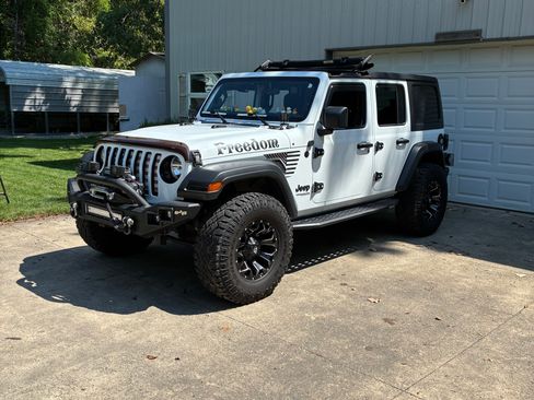Used 2021 Jeep Wrangler Unlimited Sport w/ Technology Group AWD/4WD image 9