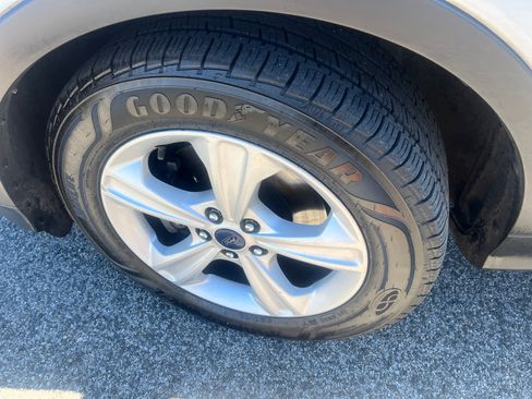 Used 2016 Ford Escape SE w/ SE Leather Comfort Package image 11