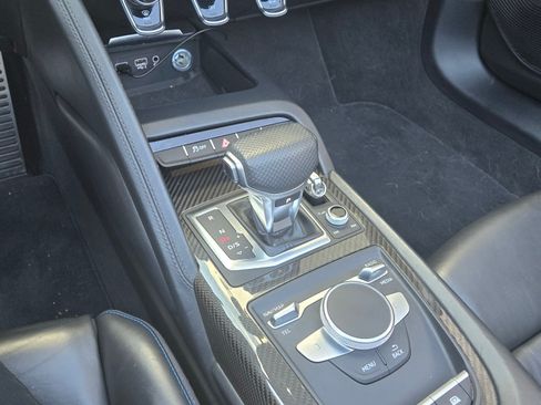 Used 2018 Audi R8 V10 w/ Carbon Exterior Package image 23