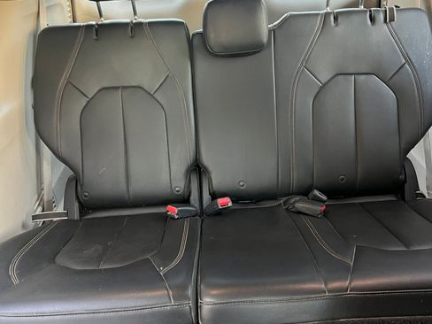 Used 2018 Chrysler Pacifica Touring-L FWD image 11