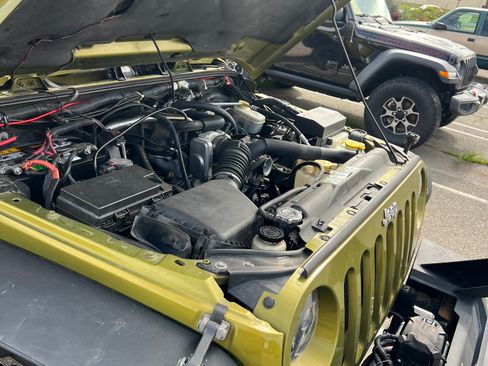 Used 2007 Jeep Wrangler Unlimited Sahara w/ Dual Top Group image 25