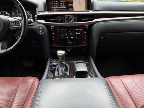 Used 2021 Lexus LX 570 4WD w/ Luxury Package image 6