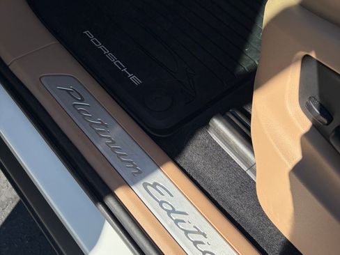 Used 2022 Porsche Cayenne Platinum Edition AWD/4WD image 4