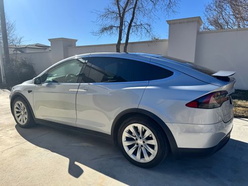 Used 2016 Tesla Model X 75D image 18