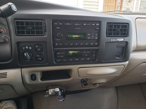 Used 2005 Ford Excursion Limited image 19