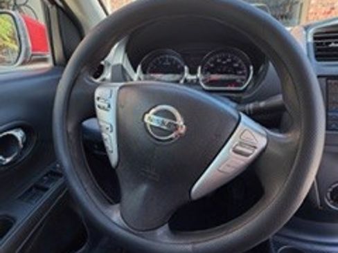 Used 2016 Nissan Versa SV image 9