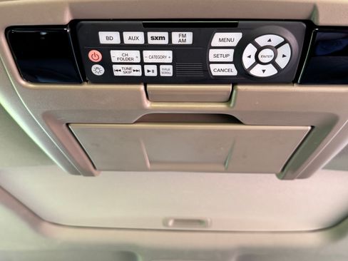 Used 2017 Honda Pilot Touring image 12