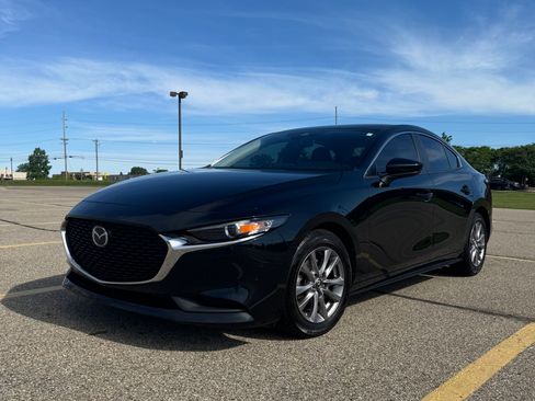 Used 2021 MAZDA MAZDA3 s FWD image 2