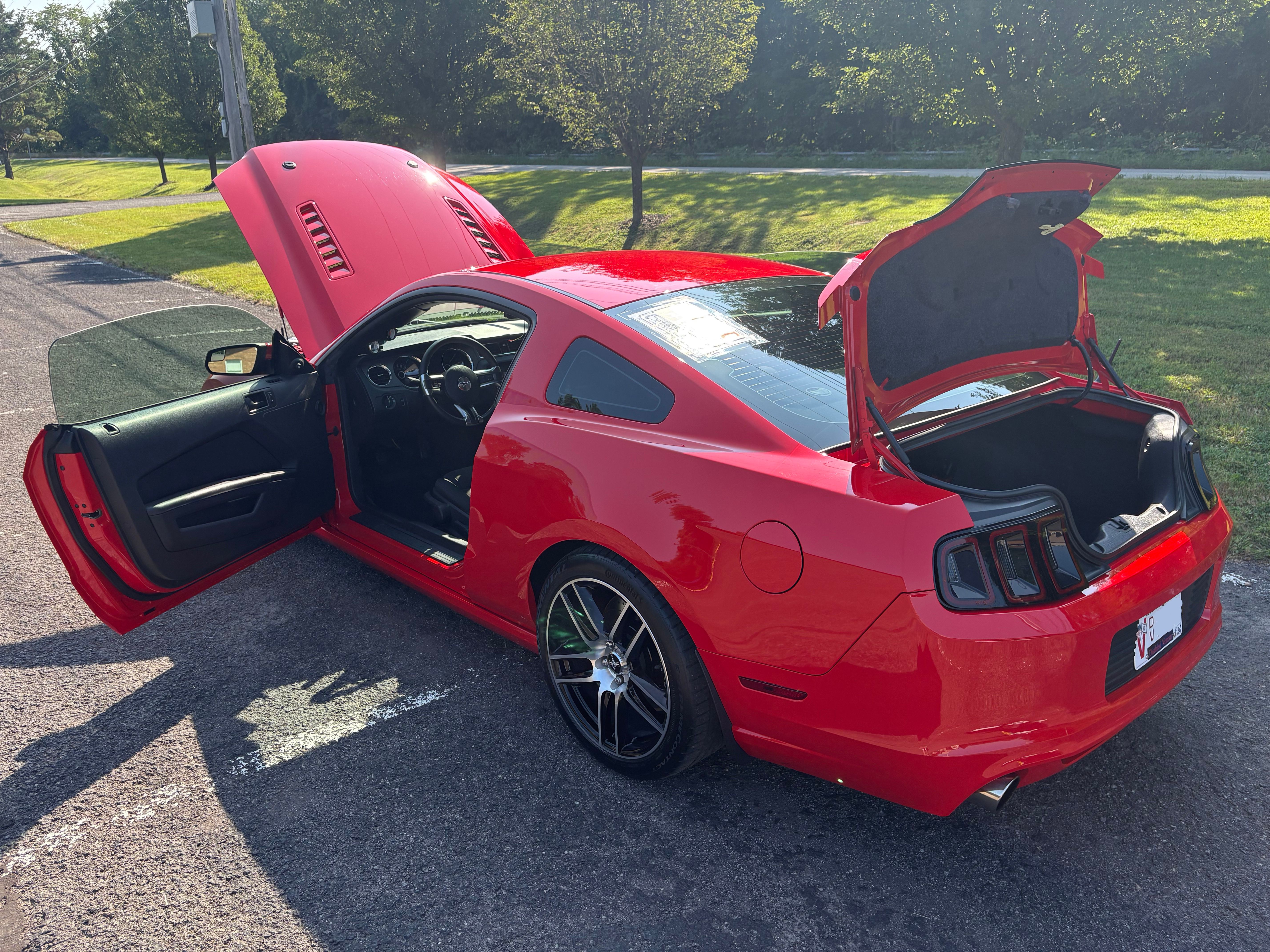 Used 2014 Ford Mustang GT RWD image 16