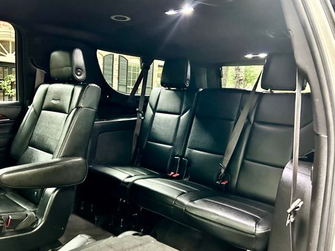 Used 2023 Cadillac Escalade ESV Luxury RWD image 26