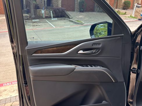 Used 2024 Cadillac Escalade Sport Platinum image 15