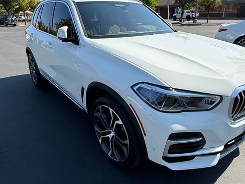 Used 2023 BMW X5 xDrive40i w/ Executive Package image 2