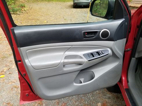 Used 2015 Toyota Tacoma Pickup 4D 6 ft image 15