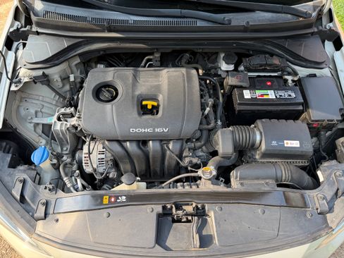 Used 2017 Hyundai Elantra SE FWD image 12
