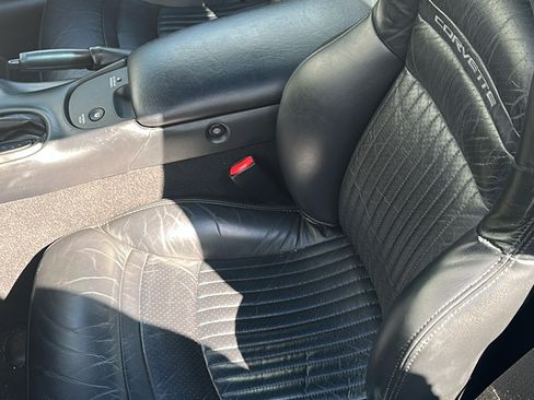 Used 2004 Chevrolet Corvette Coupe w/ Preferred Equipment Group image 6