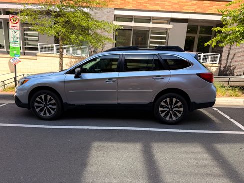 Used 2017 Subaru Outback 3.6R Limited AWD/4WD image 2