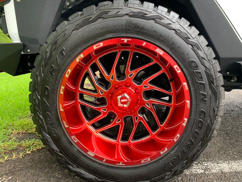 Used 2019 Jeep Wrangler Unlimited Sahara image 11