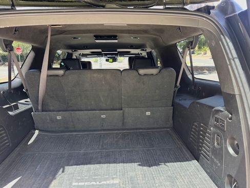 Used 2015 Cadillac Escalade ESV Platinum AWD/4WD image 28