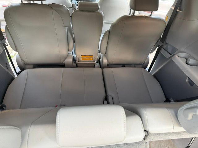 Used 2013 Toyota Sienna XLE w/ Premium Pkg FWD image 8