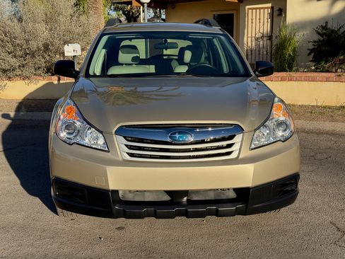 Used 2010 Subaru Outback 2.5i AWD/4WD image 4