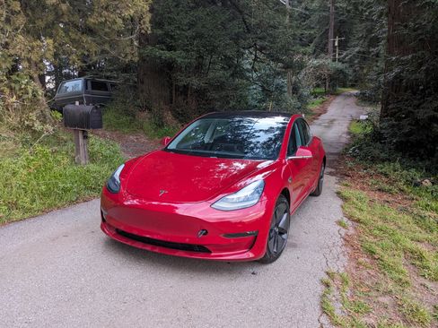 Used 2018 Tesla Model 3 Long Range image 1