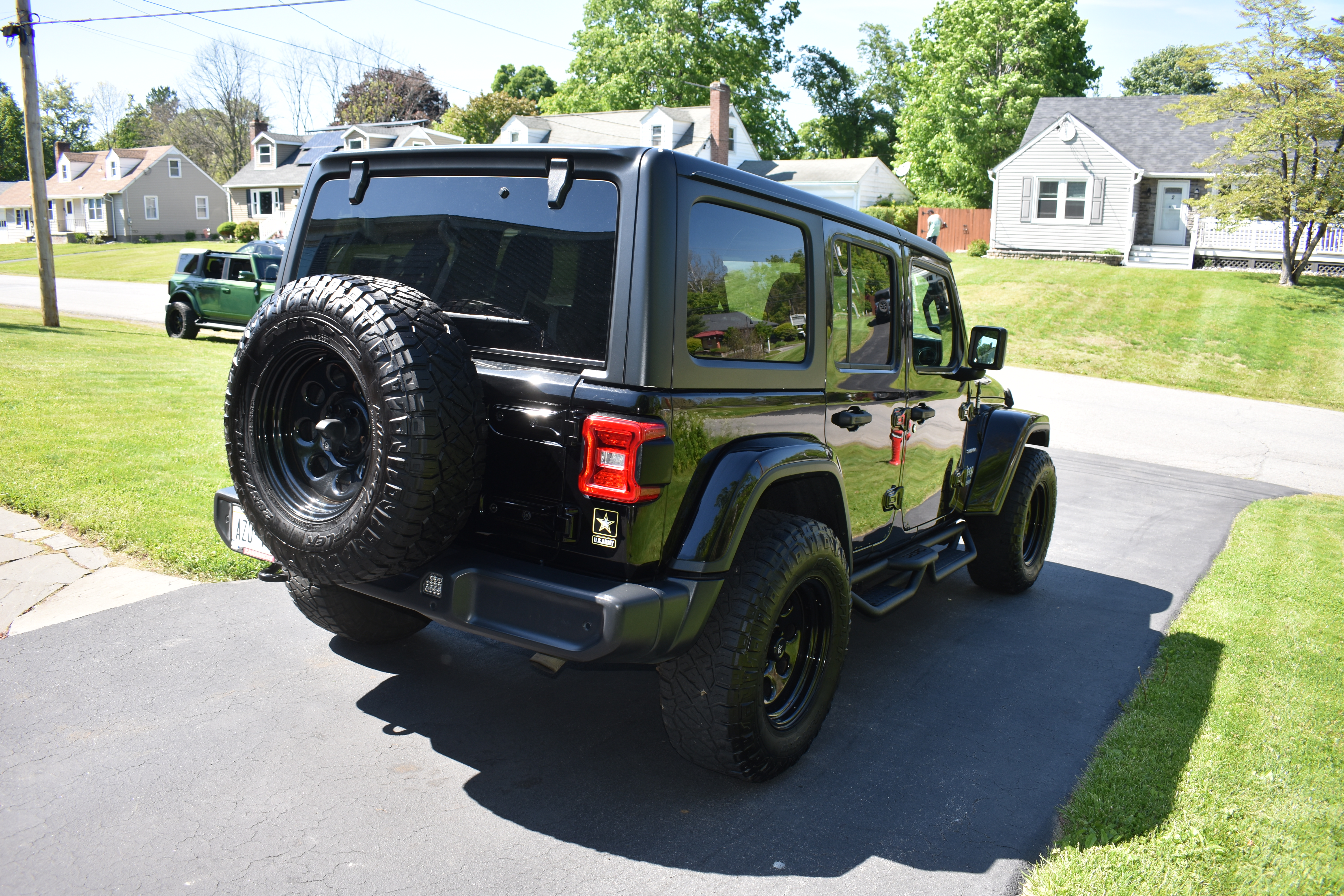 Used 2019 Jeep Wrangler Unlimited Sahara w/ Dual Top Group AWD/4WD image 4