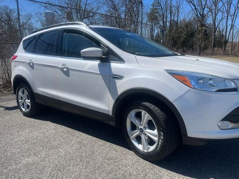 Used 2016 Ford Escape SE w/ SE Leather Comfort Package image 4