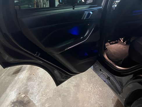 Used 2019 BMW X5 xDrive50i w/ M Sport Package image 14