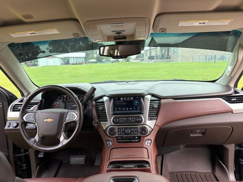 Used 2020 Chevrolet Tahoe Premier w/ RST 6.2L Performance Edition AWD/4WD image 8