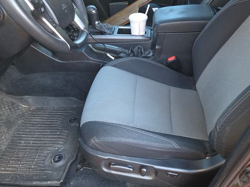 Used 2022 Toyota Tacoma TRD Off-Road w/ Technology Package image 11