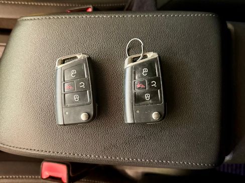 Used 2018 Volkswagen Tiguan SE w/ Panoramic Sunroof Package AWD/4WD image 19
