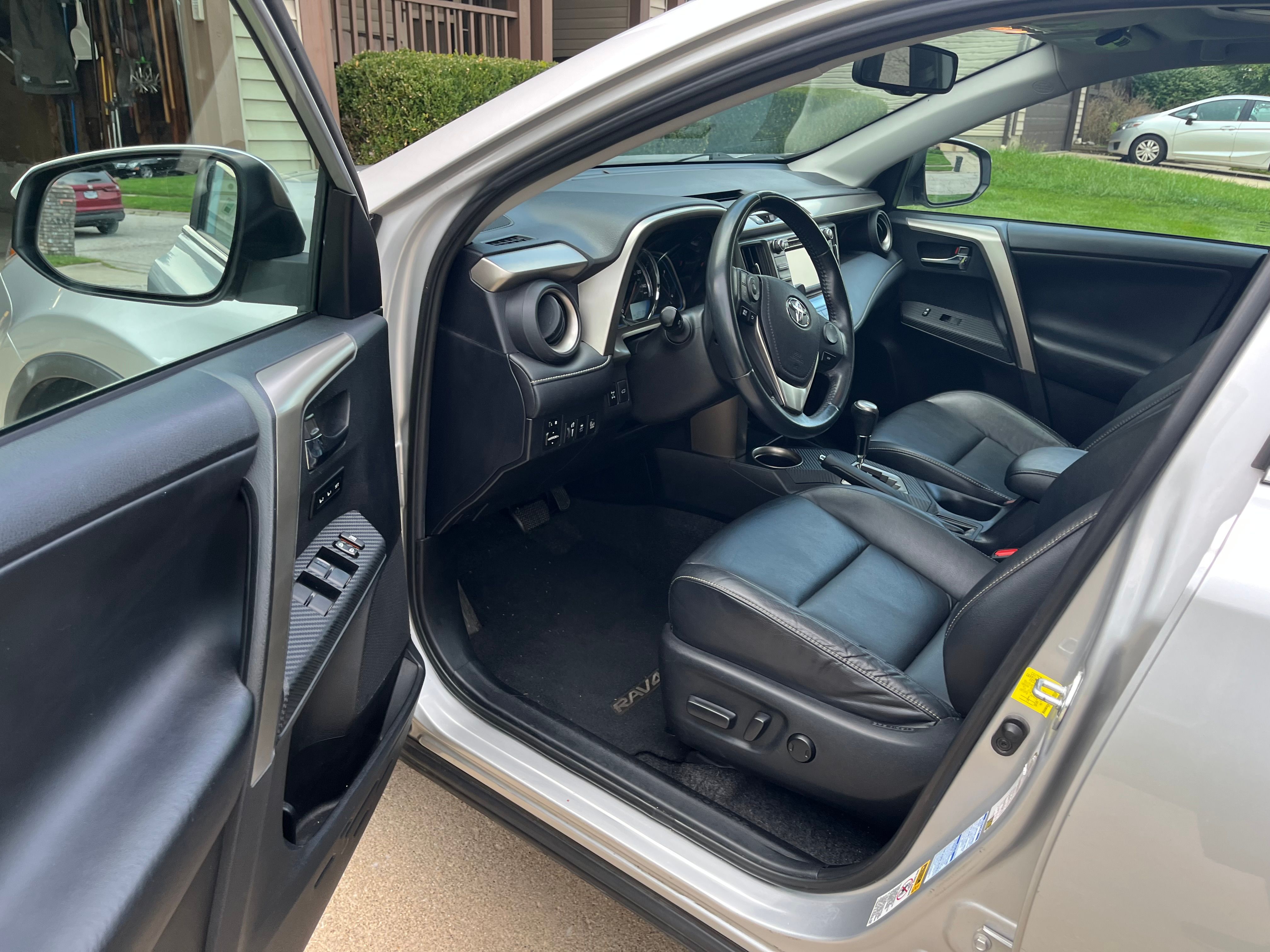 Used 2015 Toyota RAV4 Limited w/ Technology Package AWD/4WD image 20